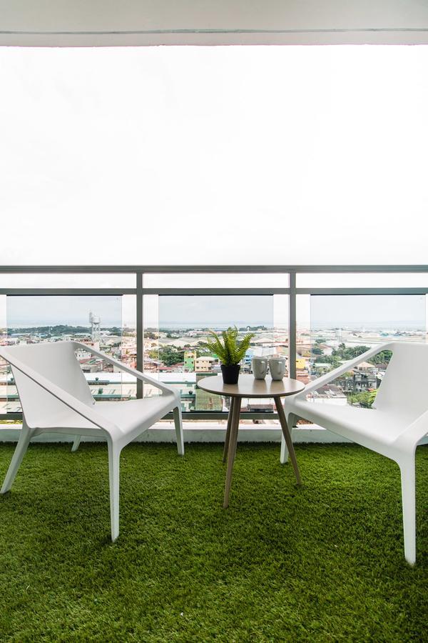 Azure Urban Beach Resort Manila by Radlett Exterior foto